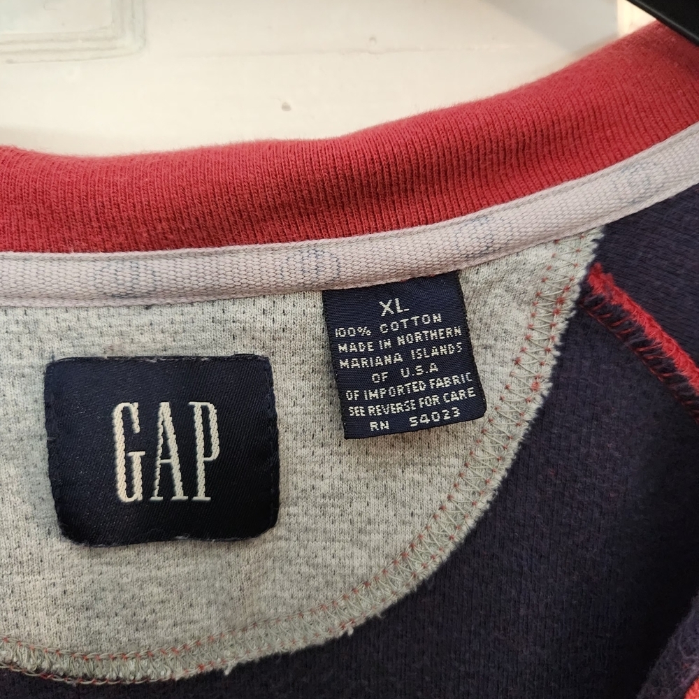 GAP Men's Red Half-Zip Sweater - Picture 2 of 3